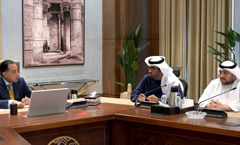 رئيس الوزراء يلتقي وزيري الصناعة والاستثمار الإماراتيين والوفد المرافق لهما