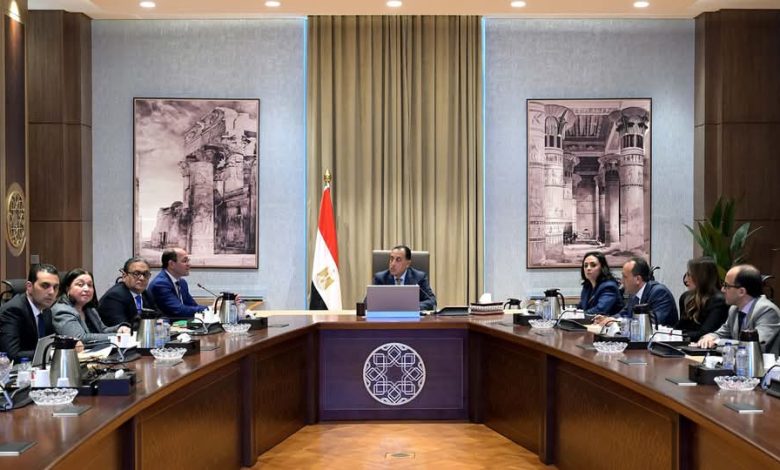 رئيس الوزراء يناقش التصورات المقترحة لحزمة الحماية الاجتماعية الجديدة