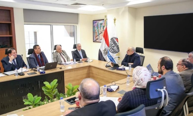 وزير قطاع الأعمال يتابع مستجدات مشروعات الصناعات المعدنية التابعة للوزارة
