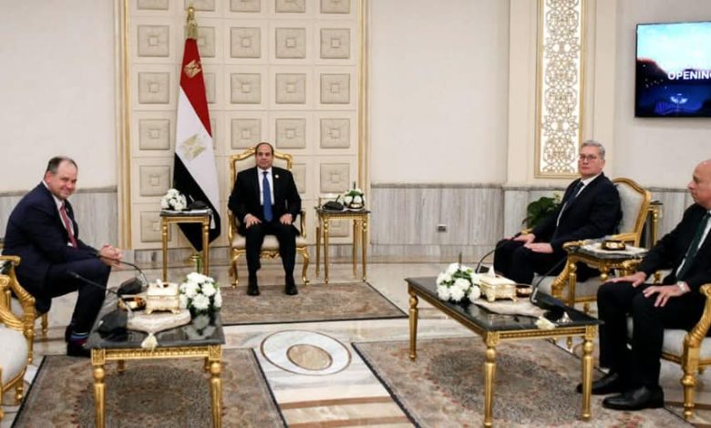 الرئيس السيسي يؤكد أهمية تعزيز أنشطة شركة أباتشي واستثماراتها في مصر