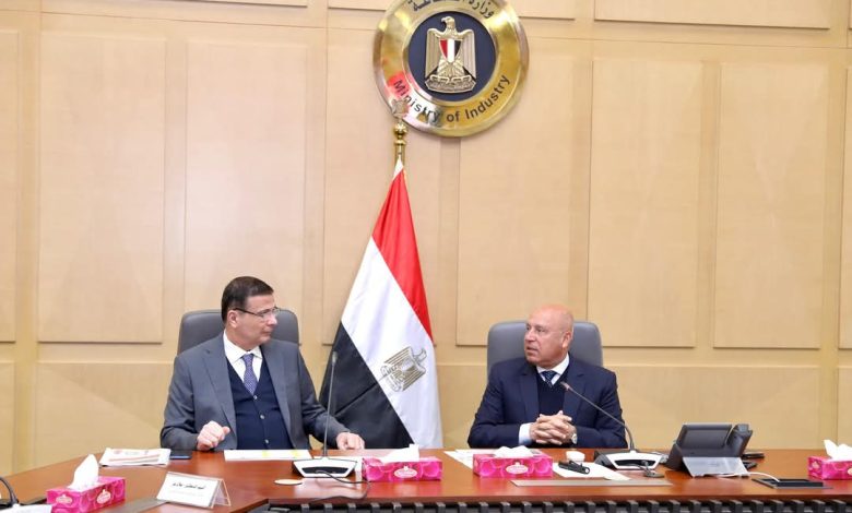وزيرا النقل والزراعة يبحثان سبل الاستفادة من خط الرورو لنقل الحاصلات الزراعية والخضروات