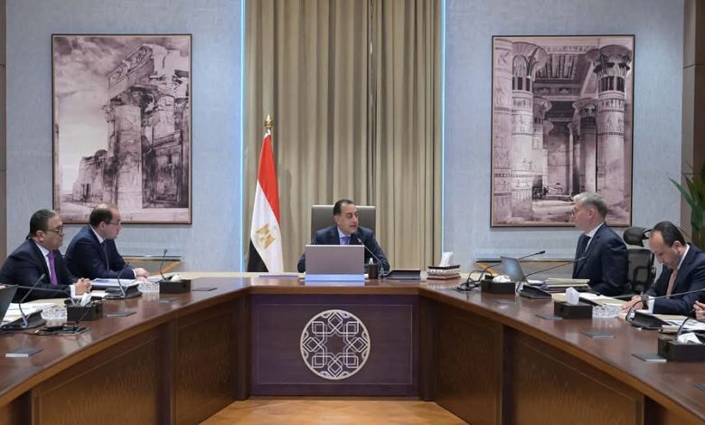 رئيس الوزراء يناقش جهود توفير الاحتياجات المحلية من المواد البترولية من خلال أنشطة الإنتاج والاستكشاف