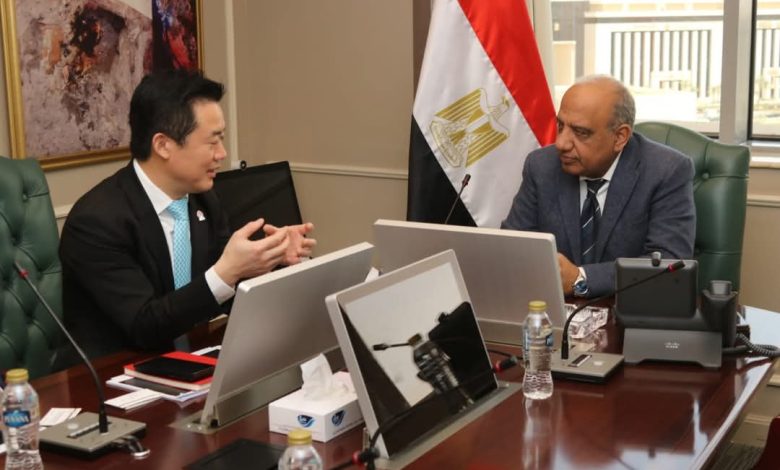 وزير الكهرباء يبحث مع شركة هواوي الصينية سبل دعم وتعزيز التعاون