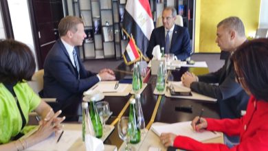وزير الاتصالات يبحث التعاون والاستثمار بمجالات التعهيد والتصنيع المحلي مع مسؤولي بنوك وشركات عالمية