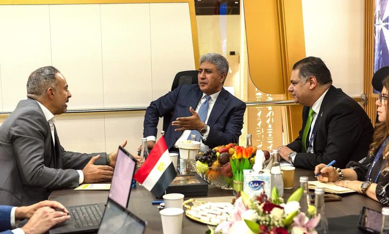 وزير السياحة يبحث سبل الترويج السياحي لمصر مع المدير الإقليمي لشركة جوجل