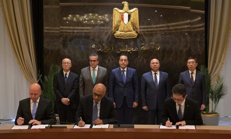 توقيع اتفاق للتصنيع المحلي لأكياس وقرب جمع الدم باستثمارات 1.4 مليار جنيه