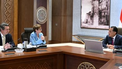 رئيس الوزراء يناقش خطط البنك الأوروبي لإعادة الإعمار لدعم قطاعات الاقتصاد المصري