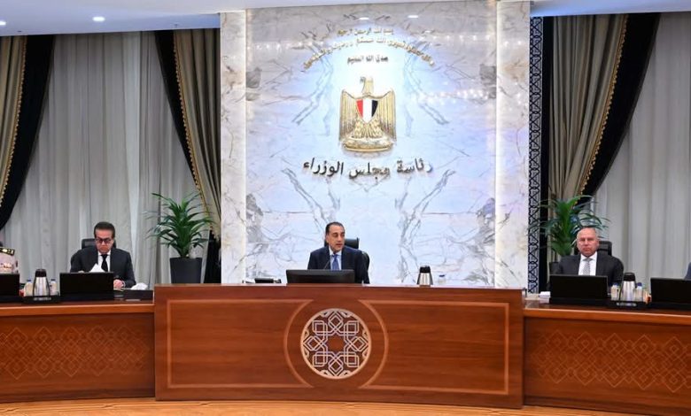 رئيس الوزراء: الجولات في المنطقة الاقتصادية لقناة السويس تدعم توطين الصناعات