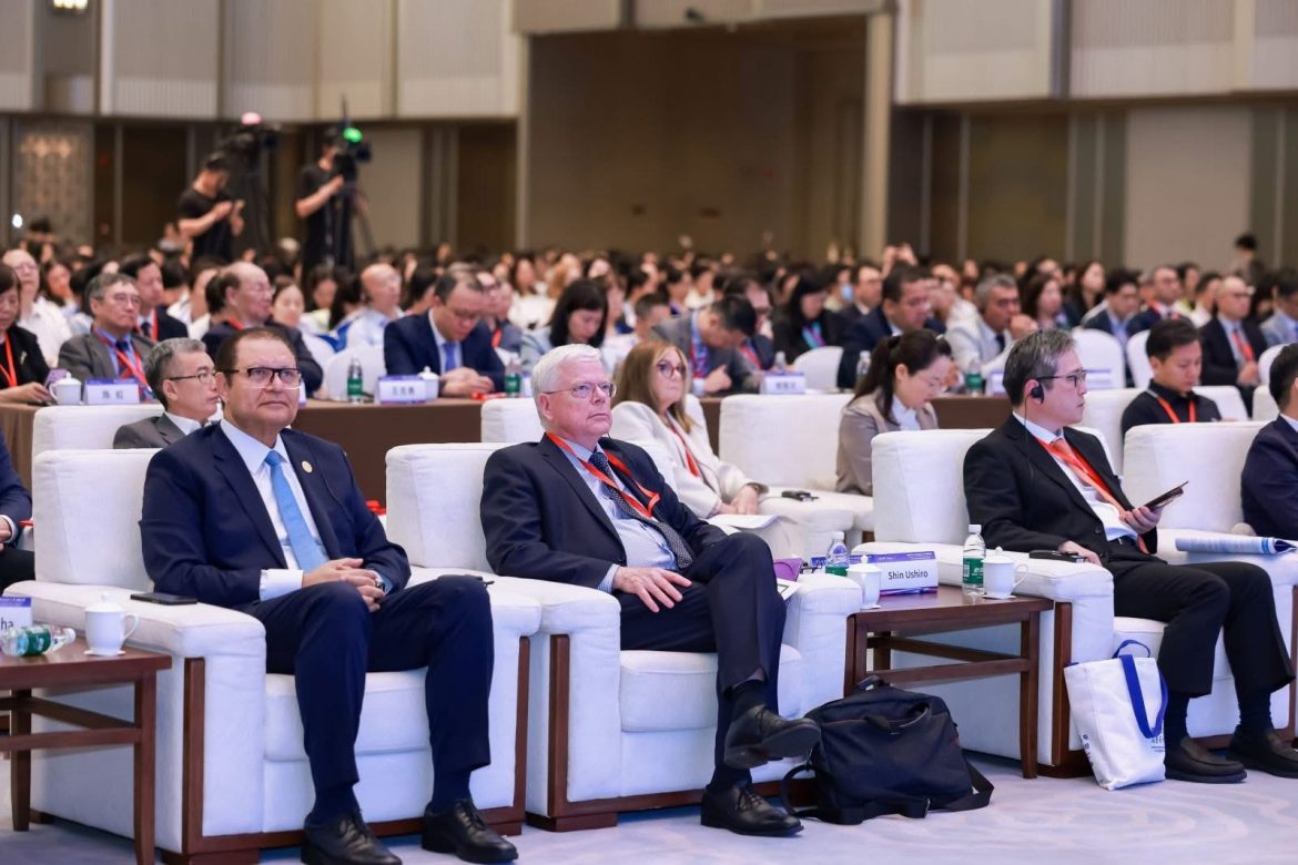 رئيس هيئة الاعتماد والرقابة الصحية يشارك في المؤتمر الدولي ”اعتماد المستشفيات وسلامة المرضى” رئيس هيئة الاعتماد والرقابة الصحية يشارك في المؤتمر الدولي ''اعتماد المستشفيات وسلامة المرضى''