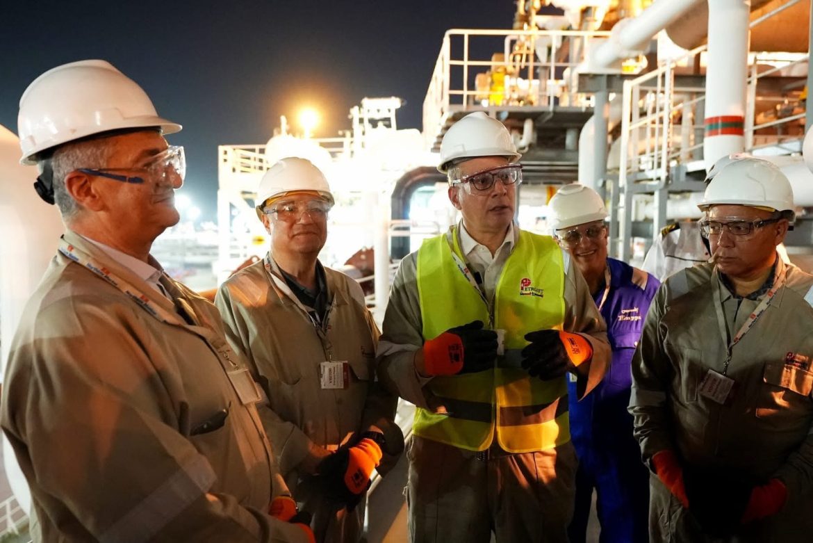 وزير البترول: يشهد وصول سفينة جديدة لإعادة تغييز الغاز الطبيعي