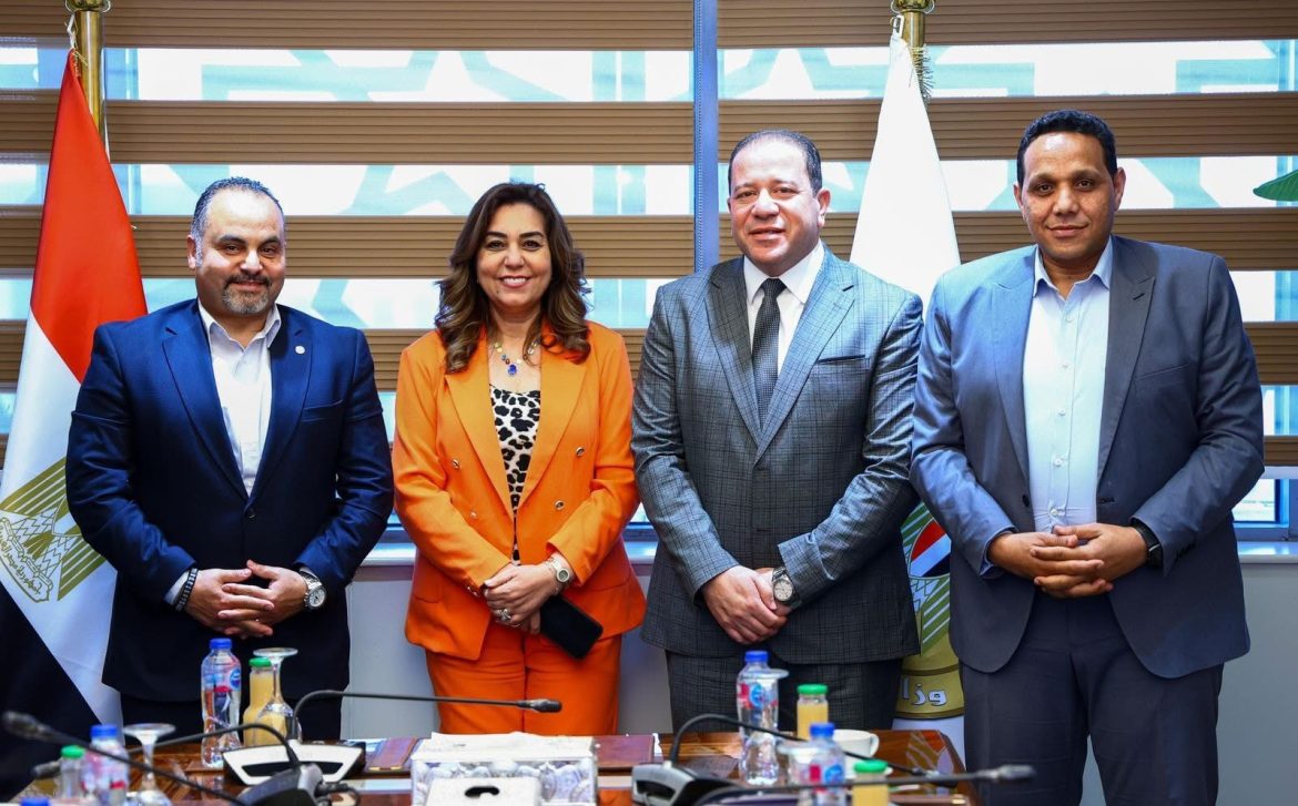 وزيرة التنمية المحلية تتابع الاستعدادات الخاصة بعقد مؤتمر "المسئولية المجتمعية والسكن الكريم"