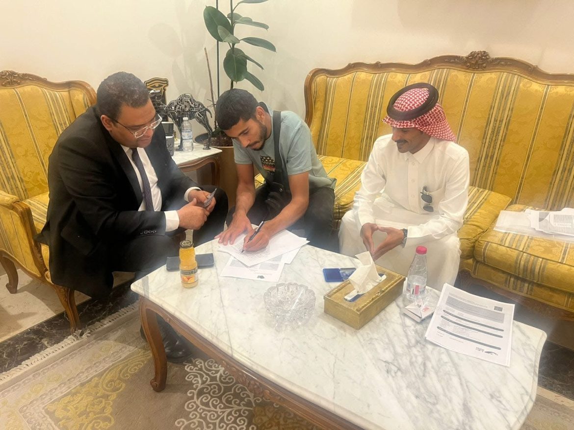 وزير العمل يعلن إنهاء أزمة عمال مصريين مع صاحب عمل سعودي