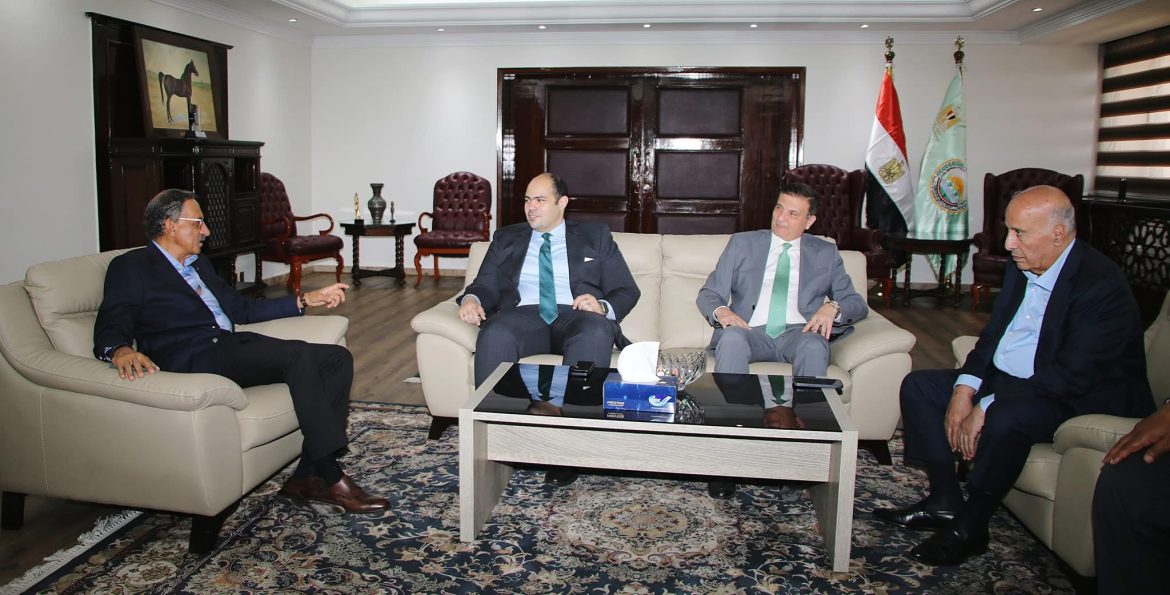 وزير الزراعة يبحث مع رئيس جهاز حماية المنافسة واتحاد الدواجن النهوض بالقطاع وزيادة الإنتاج والمعروض