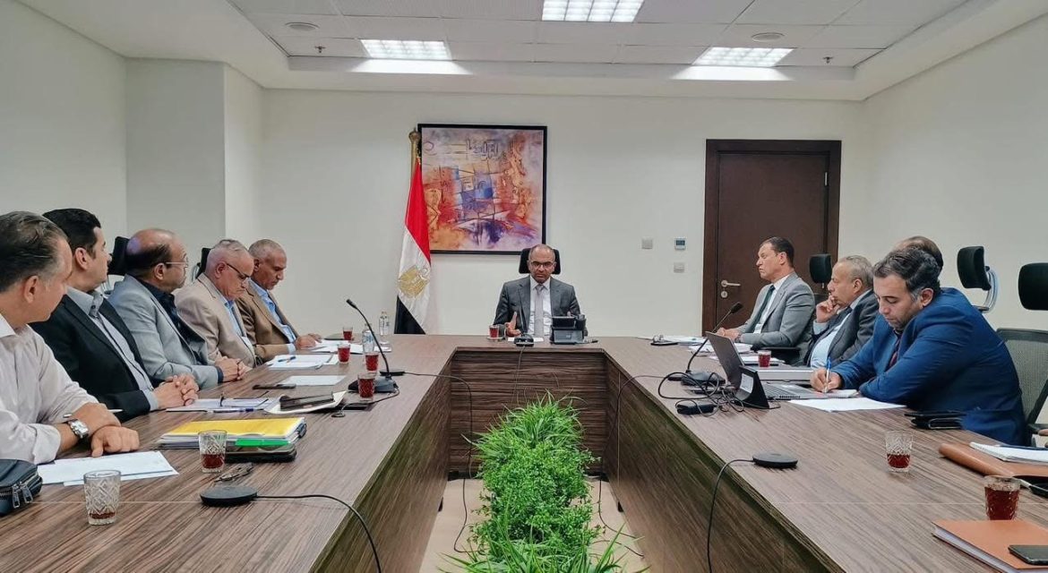 نائب وزير الاسكان يتابع الموقف التنفيذى لمشروع إنشاء محطة مياه منشأة القناطر