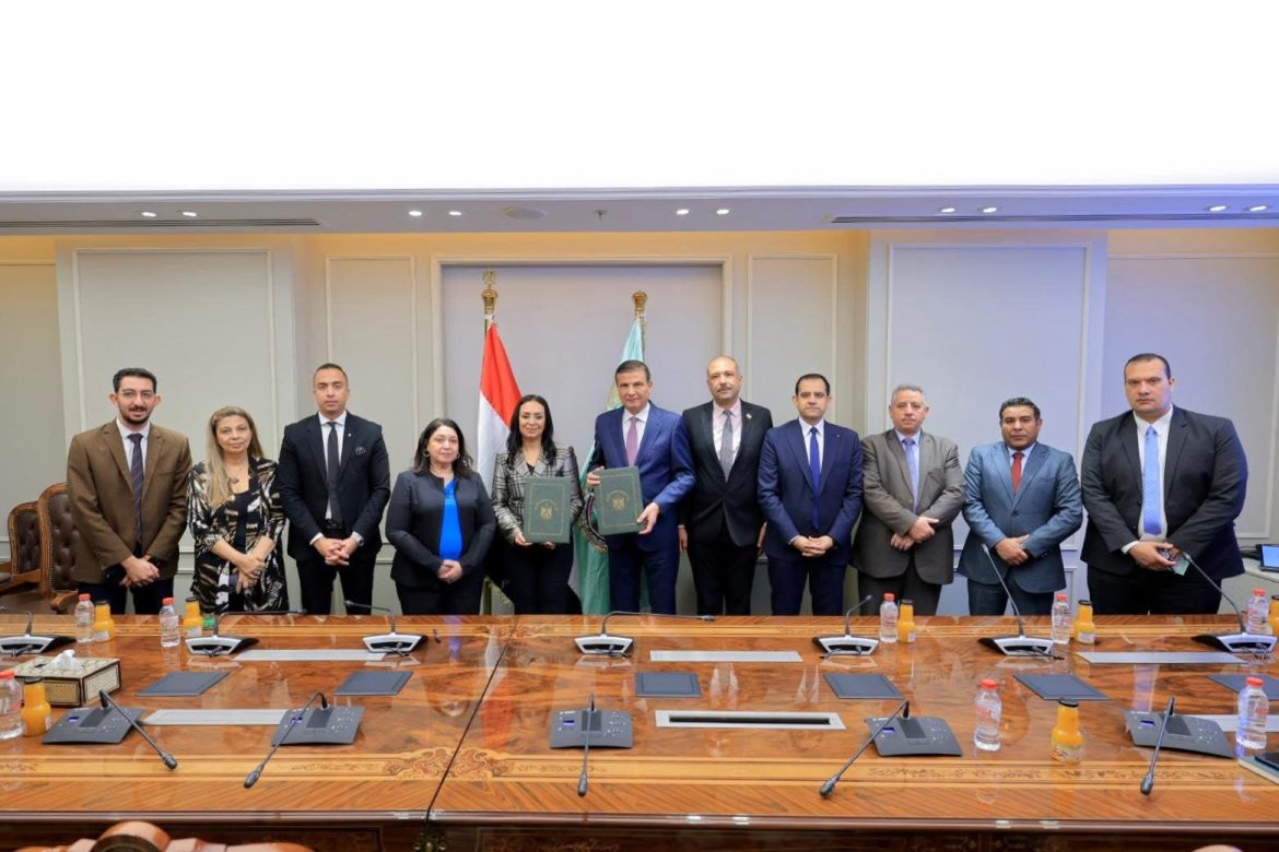 بروتوكول تعاون بين وزارتي التضامن الاجتماعي والزراعة واستصلاح الأراضي بروتوكول تعاون بين وزارتي التضامن الاجتماعي والزراعة واستصلاح الأراضي
