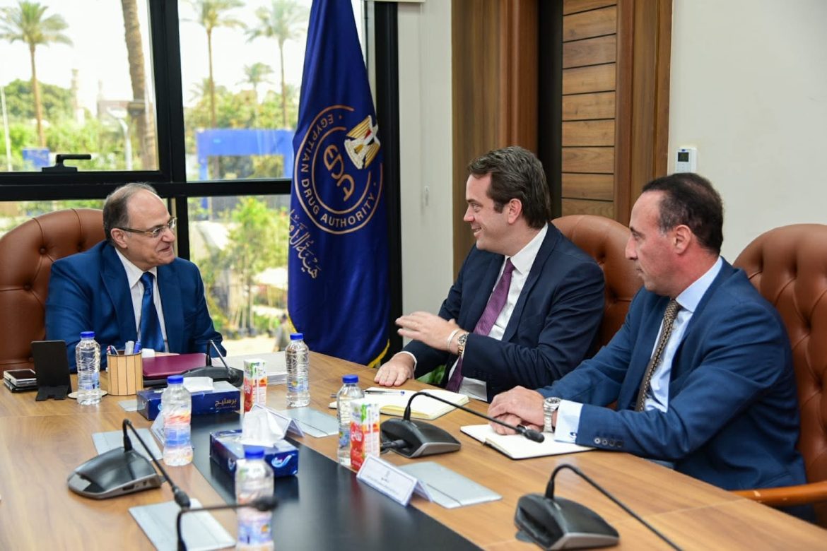 رئيس هيئة الدواء يلتقي وفد شركة "سانوفي" لبحث سبل تعزيز التعاون المشترك