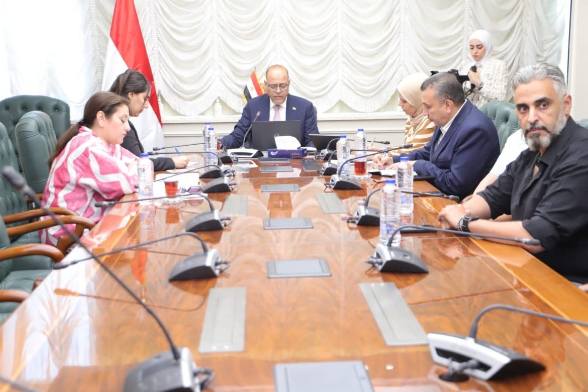 وزير العمل يبحث مع وفدِ من “الإتحاد الأوروبي” التعاون في المجالات ذات الإهتمام المُشترك وزير العمل يبحث مع وفدِ من "الإتحاد الأوروبي" التعاون في المجالات ذات الإهتمام المُشترك