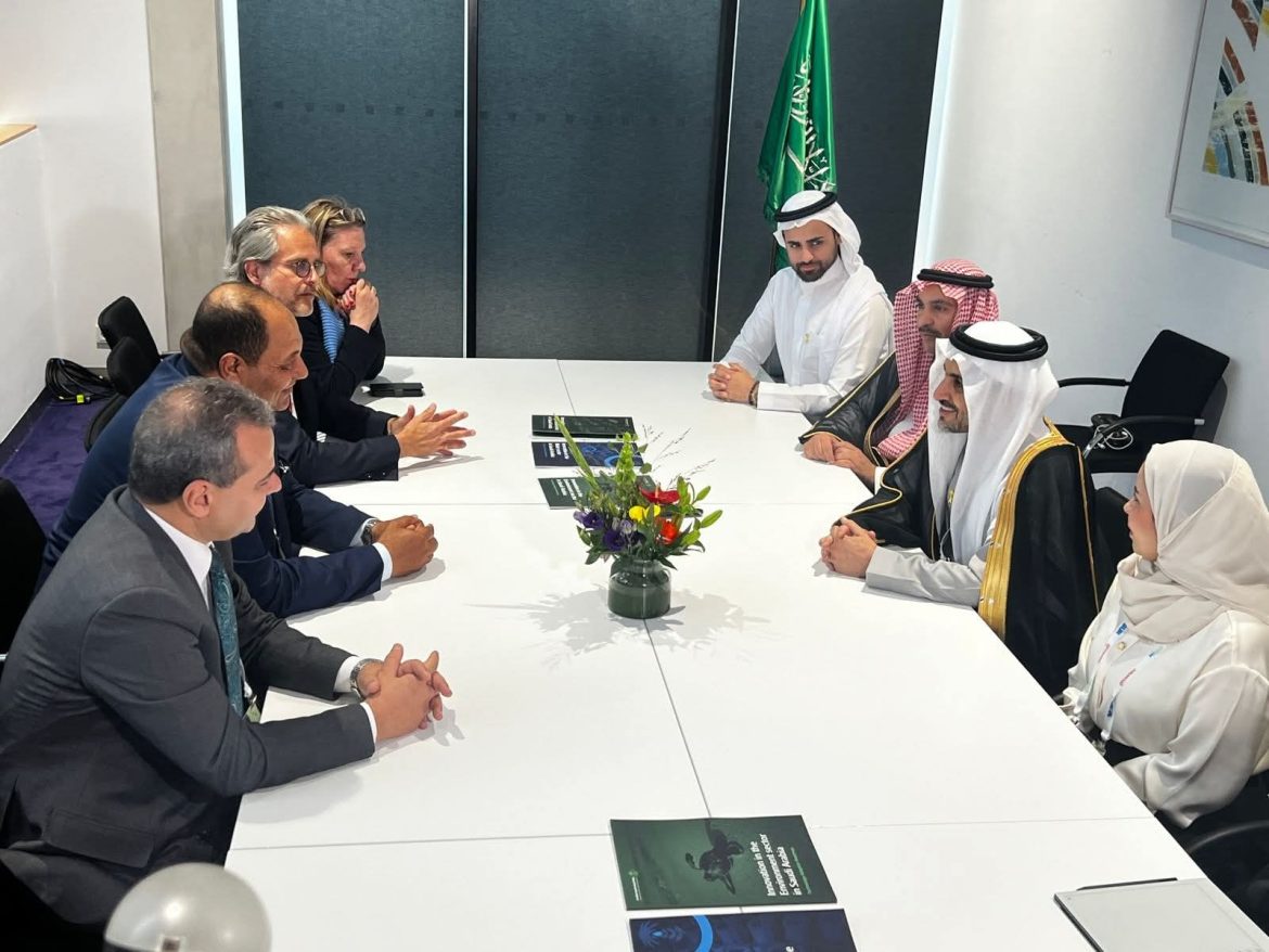 نائب وزير الزراعة يبحث مع نظيريه الهولندي والسعودي تعزيز التعاون الزراعي المشترك