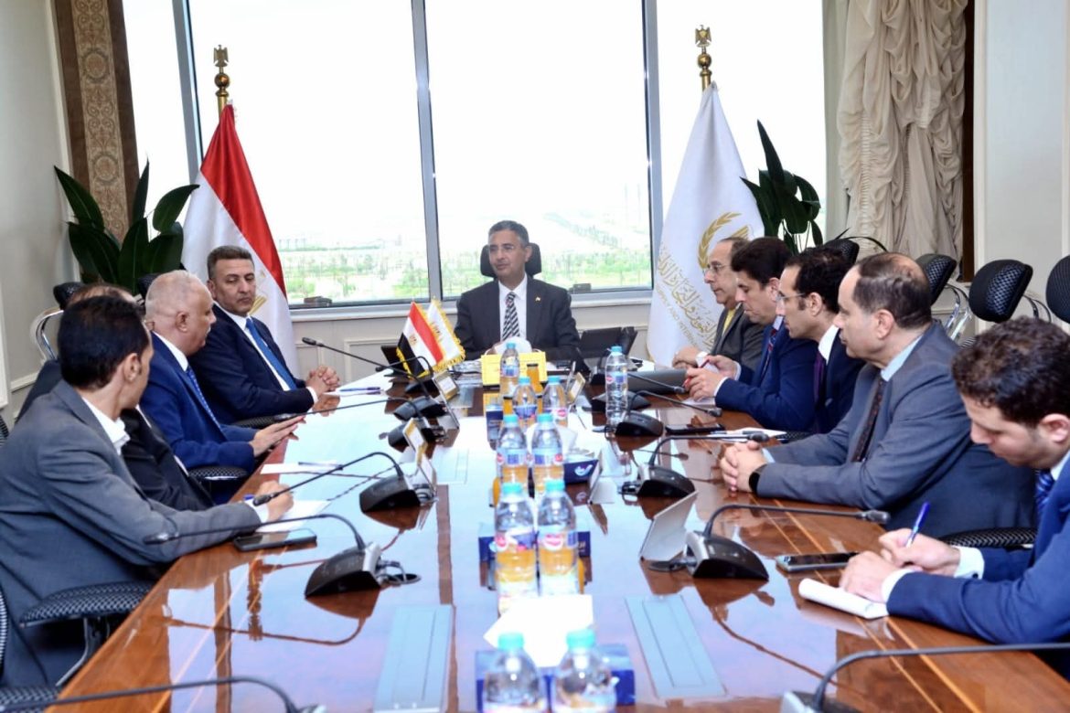 زير التموين يعقد اجتماعًا لبحث المطالب والمقترحات وآليات التطوير