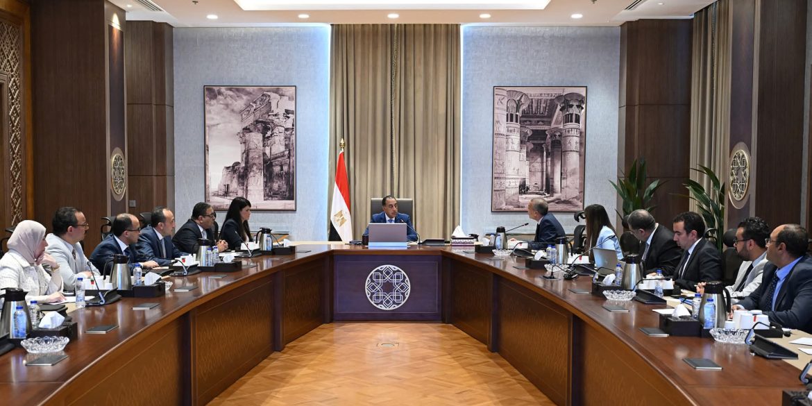 رئيس الوزراء يناقش خطة العمل لإجراء التعداد العام للسكان والإسكان والمنشآت 2027