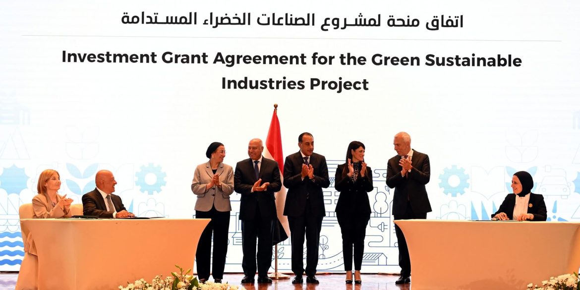 رئيس الوزراء يشهد مراسم توقيع عدد من الاتفاقيات بين الحكومة وشركاء التنمية والقطاع الخاص