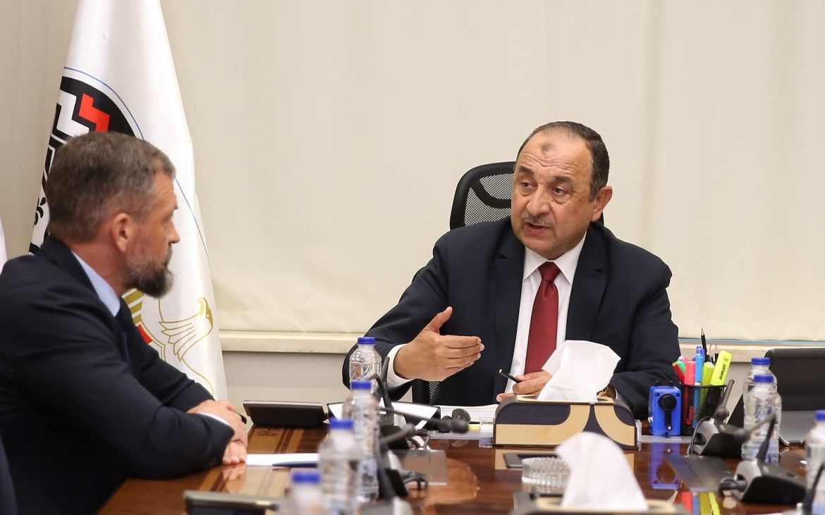 وزير قطاع الأعمال العام يبحث مع تحالف بقيادة "روسال" الروسية سبل التعاون في مجال الألومنيوم