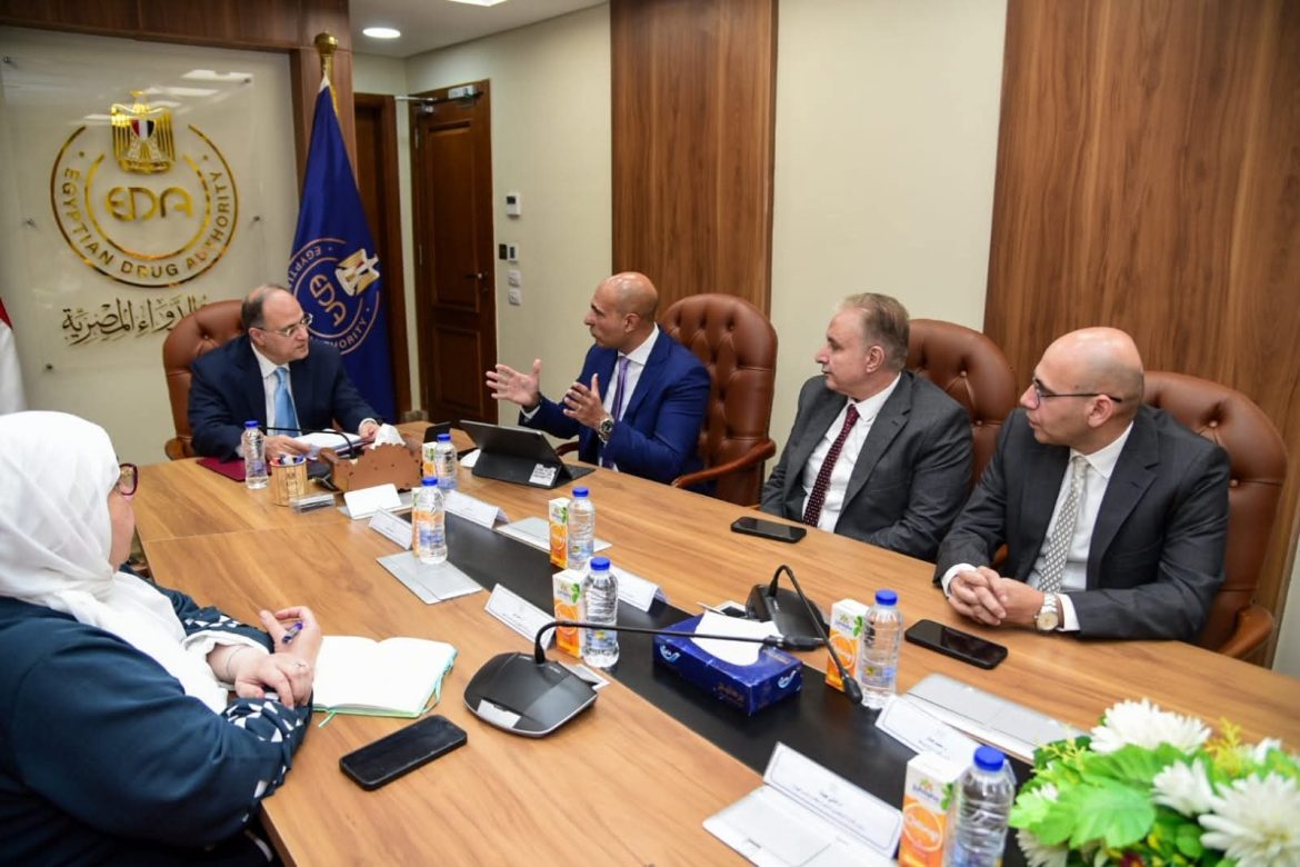 رئيس هيئة الدواء يستقبل وفد شركة استرازينيكا