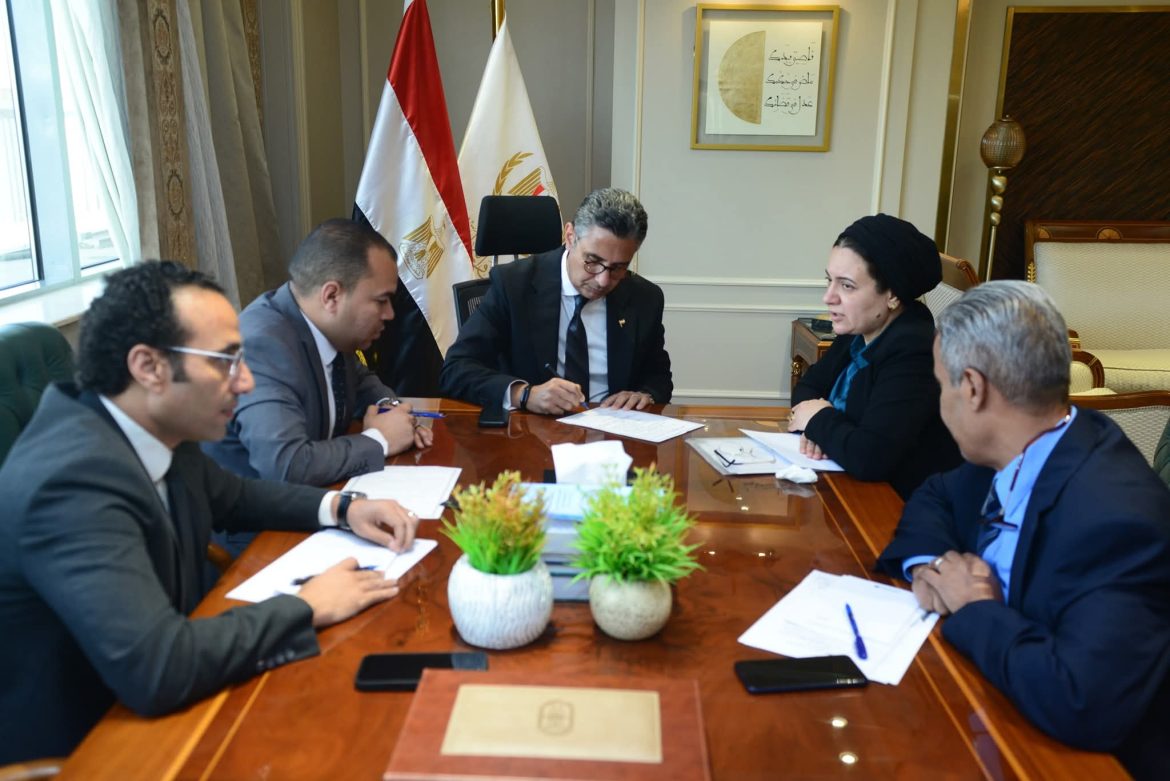 وزير التموين: يوجه بسرعة تلبية احتياجات ومتطلبات السادة النواب 