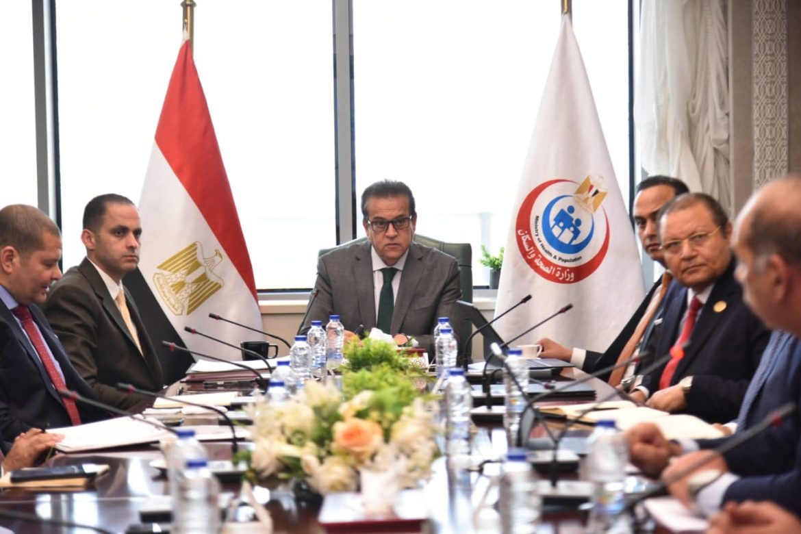 وزير الصحة يعقد اجتماعًا لمتابعة الموقف التنفيذي لمكينة منظومة التأمين الصحي الشامل