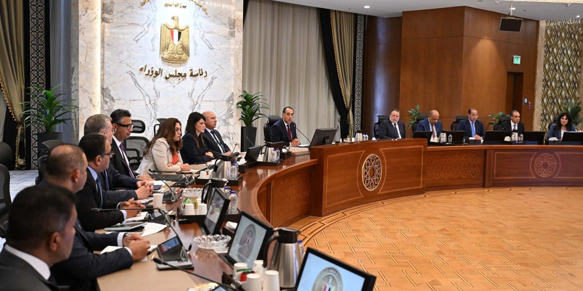 رئيس الوزراء: يُكلف الأجهزة الرقابية بالمُتابعة المستمرة للأسواق والأسعار