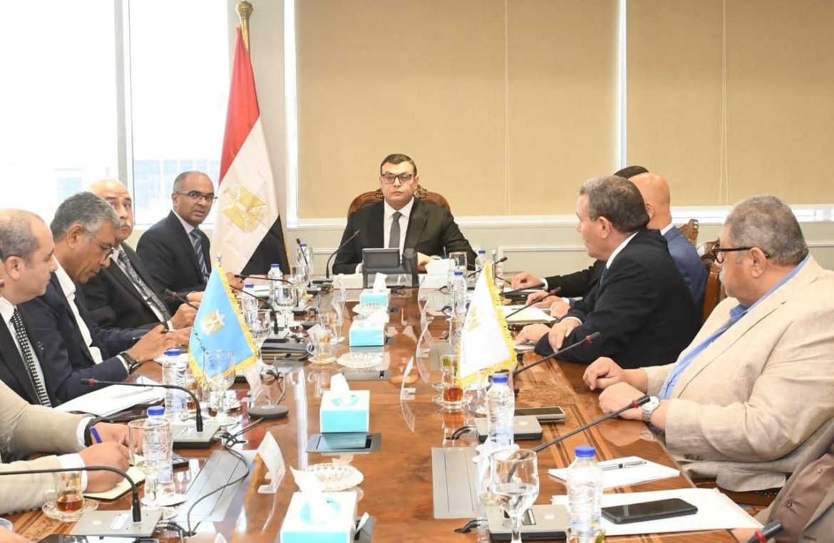 وزير الإسكان يتابع موقف محطات تحلية مياه البحر بالساحل الشمالي الغربي وموقف مشروع إعادة تأهيل ورفع كفاءة محطة المعالجة بالروبيكي 