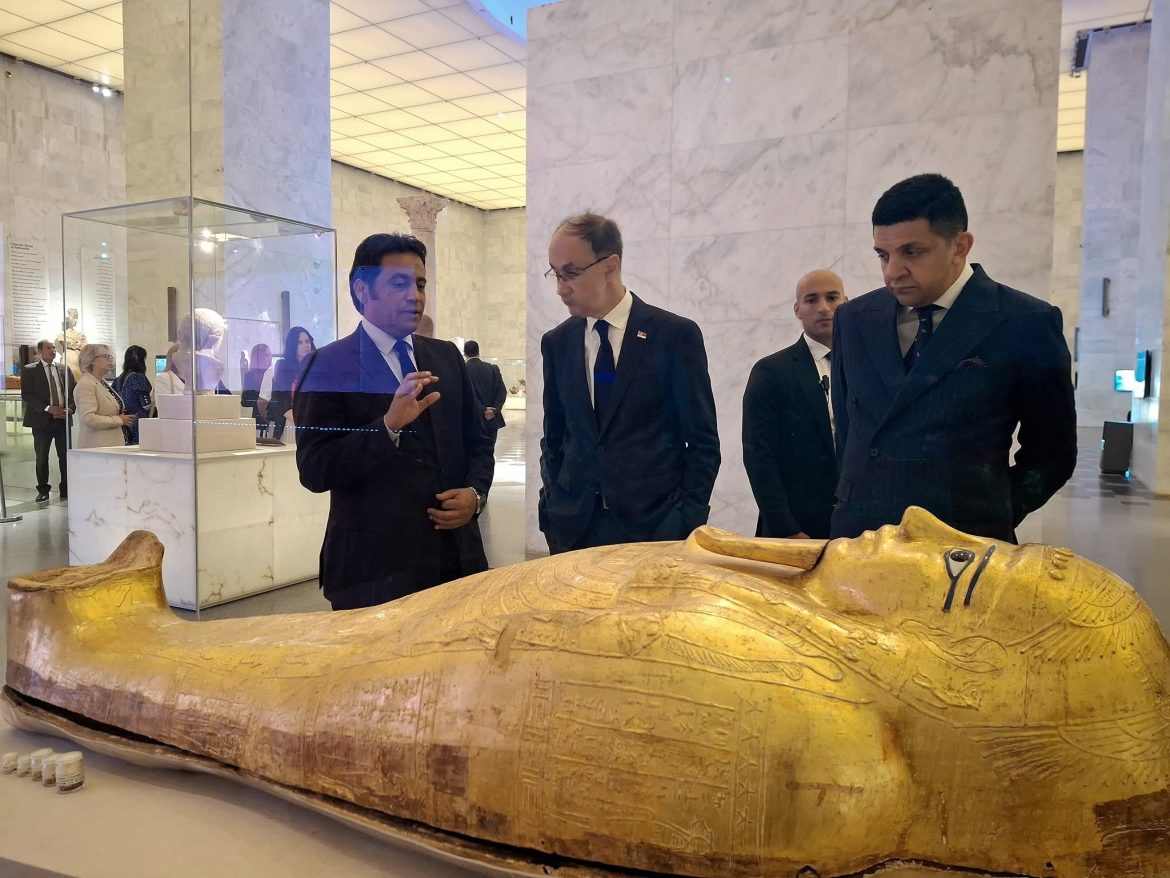 رئيس وزراء صربيا يزور المتحف المصري الكبير والقومي للحضارة المصرية والأهرامات