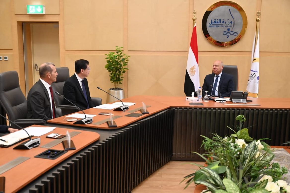 وزير الصناعة يبحث سبل دعم التعاون مع «ميتسوبيشى ماشينيري اليابانية» وزير الصناعة يبحث سبل دعم التعاون مع «ميتسوبيشى ماشينيري اليابانية»