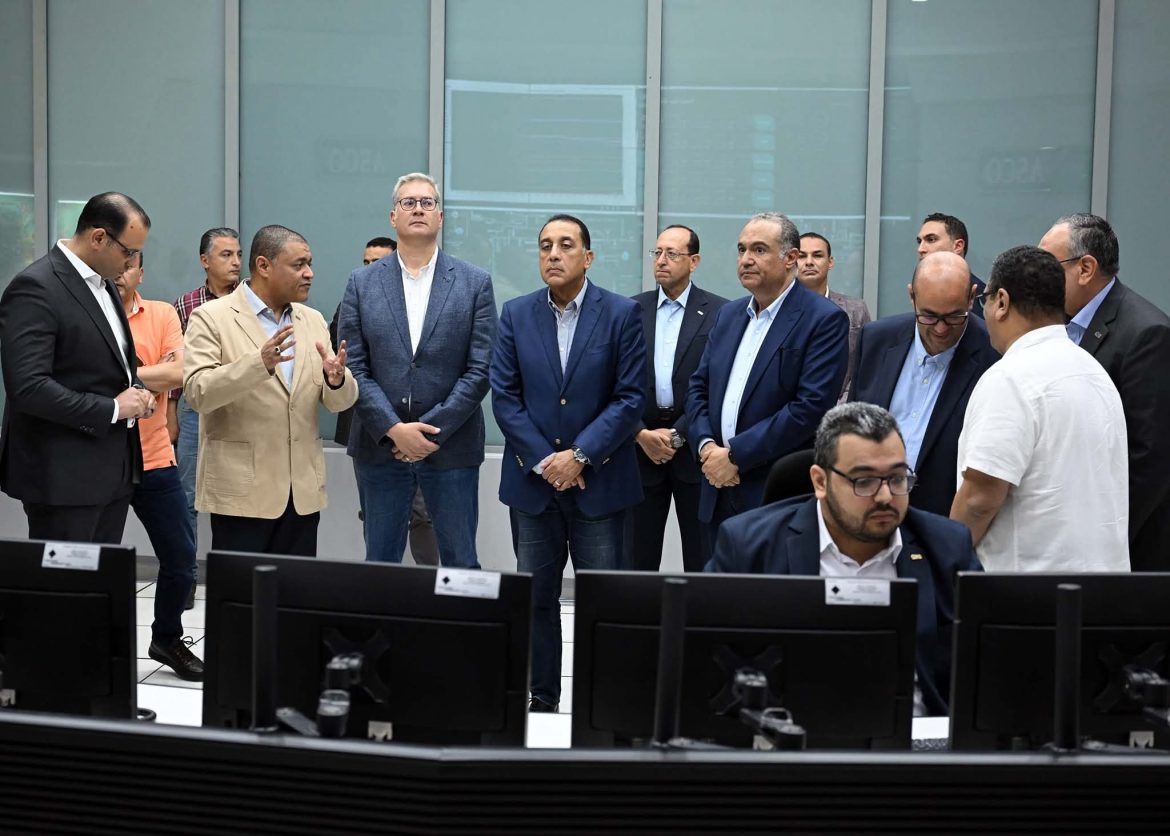 رئيس الوزراء يتابع من مركز التحكم في الشبكة القومية للغاز الطبيعي جاهزية الشبكة وتأمين الإمدادات