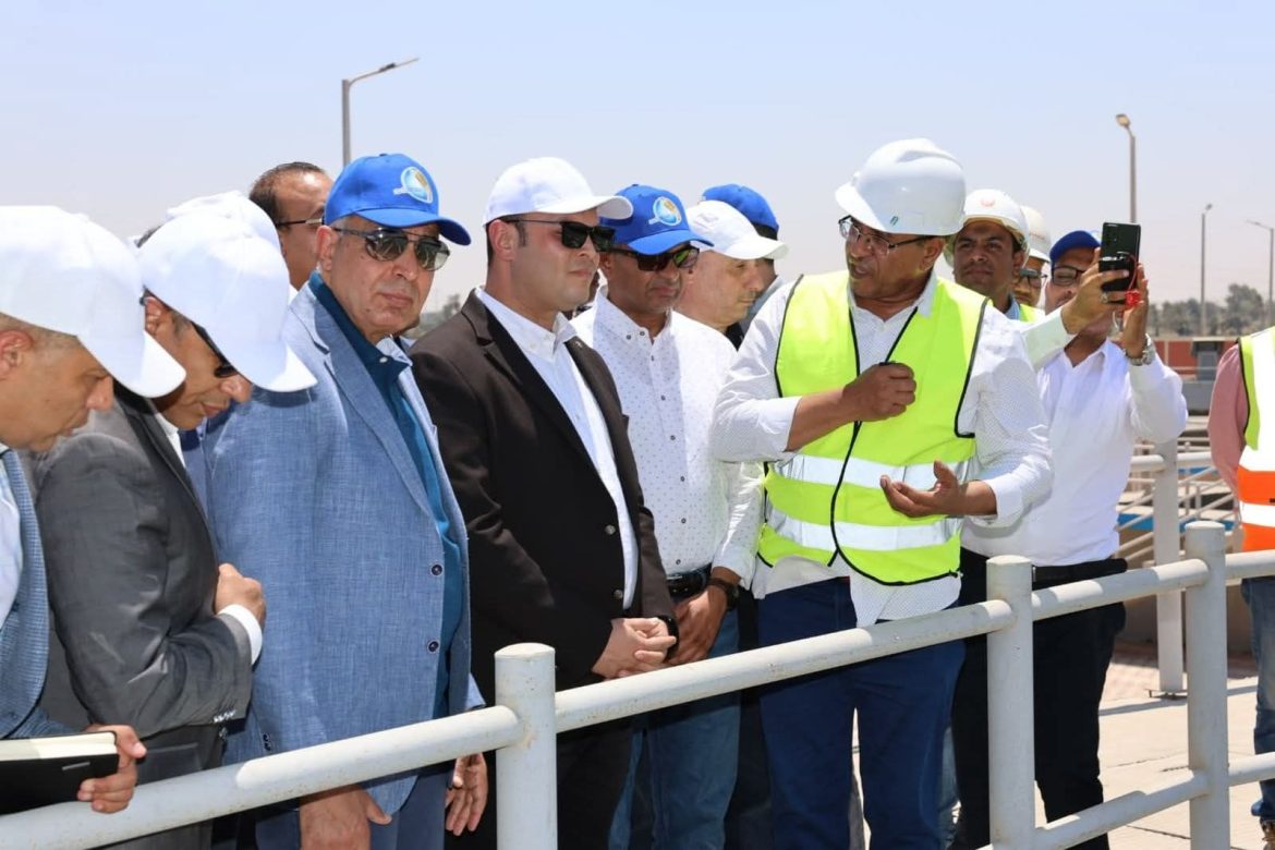 وزير الإسكان ومحافظ المنيا يتفقدان محطتي مياه شرب العدوة الجديدة والعدوة 1 و 2 بالمحافظة
