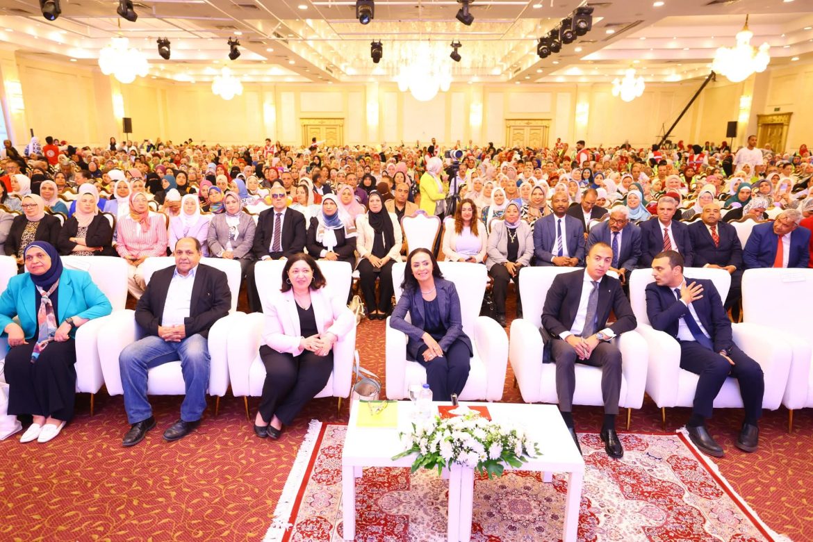 وزيرة التضامن الاجتماعي تشهد ختام فعاليات البرنامج التدريبي الموسع للقائمين على أعمال المسح الوطني الشامل للحضانات وزيرة التضامن الاجتماعي تشهد ختام فعاليات البرنامج التدريبي الموسع للقائمين على أعمال المسح الوطني الشامل للحضانات