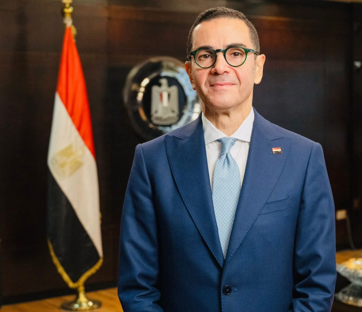 وزير الاستثمار والتجارة الخارجية يتوجه لدولة الصين في زيارة هامة تستهدف تعزيز العلاقات الاقتصادية المشتركة بين البلدين