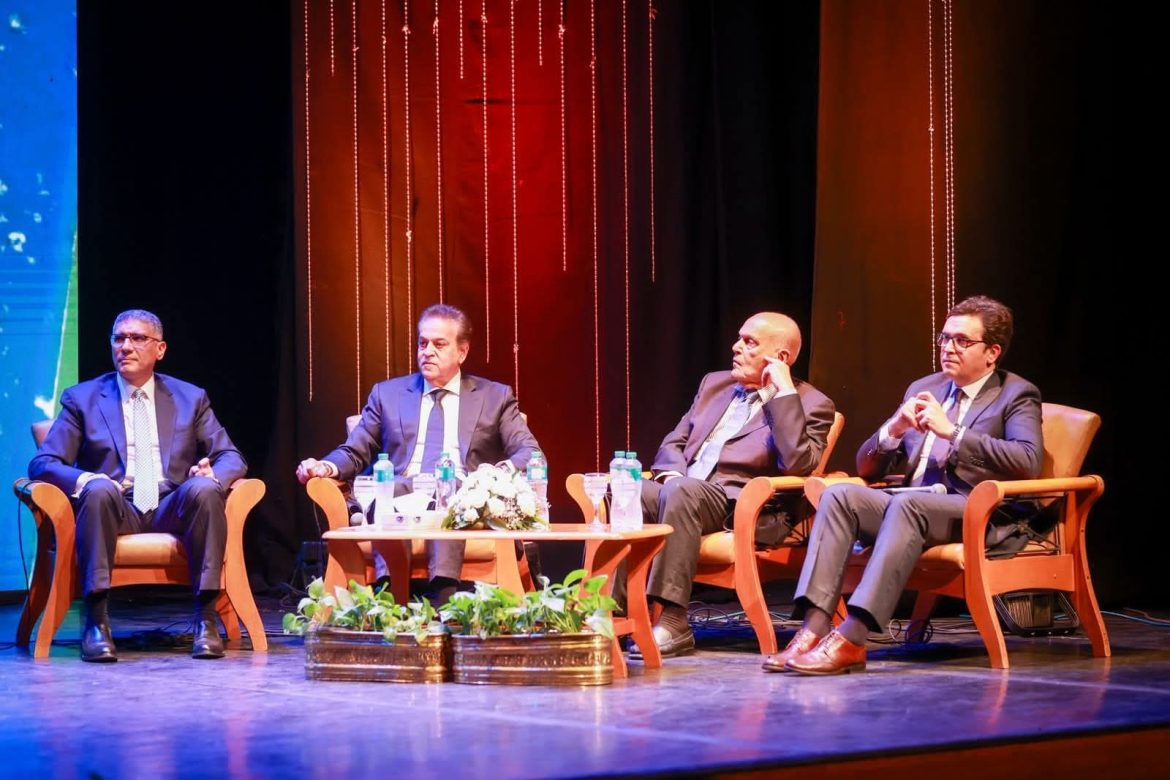 نائب رئيس مجلس الوزراء وزير الصحة يشهد حفل الإعلان عن تدشين تمثال السير مجدي يعقوب