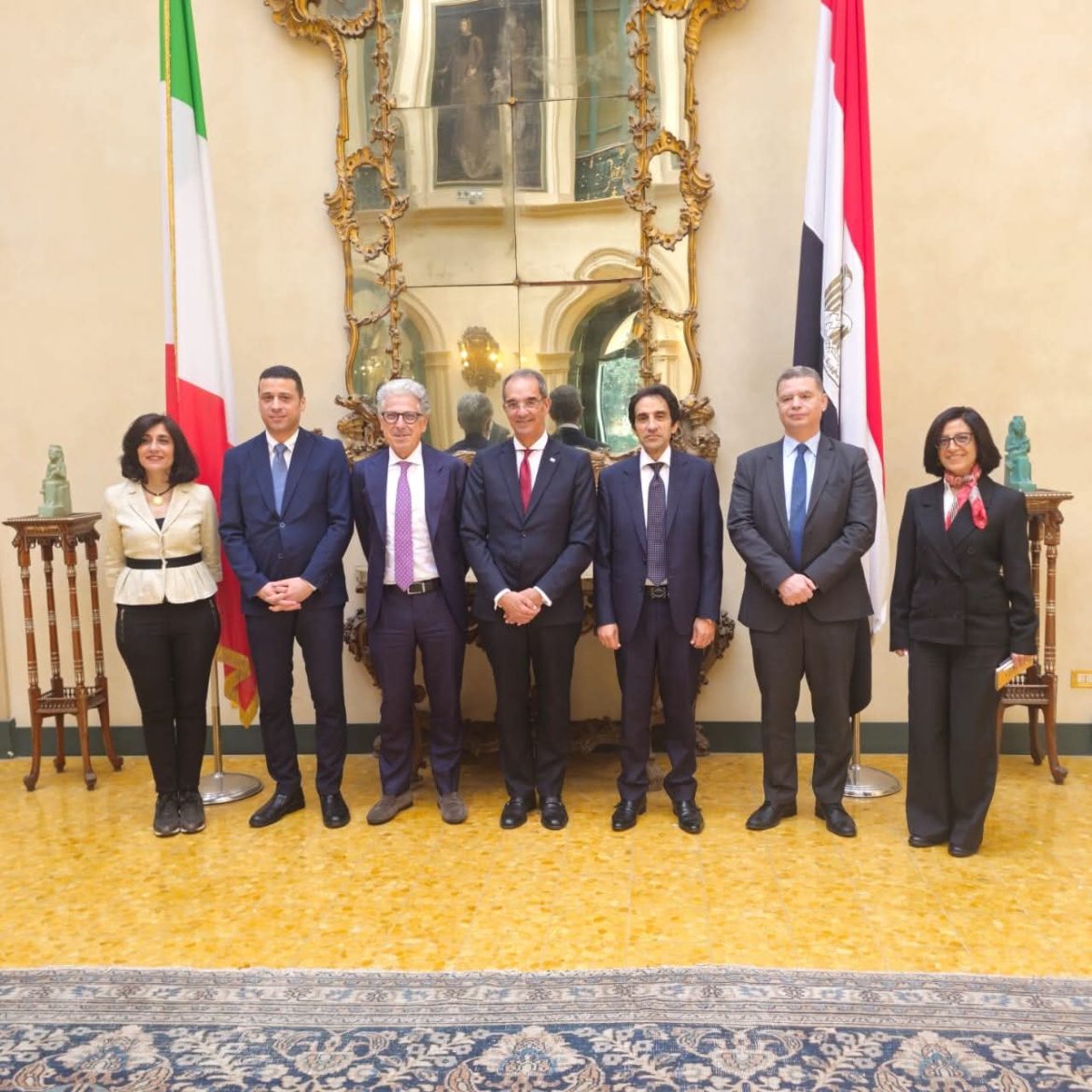 وزير الاتصالات يبحث مع مسئولى كبرى الشركات التكنولوجية العالمية فرص التوسع في استثماراتها فى مصر وزير الاتصالات يبحث مع مسئولى كبرى الشركات التكنولوجية العالمية فرص التوسع في استثماراتها فى مصر