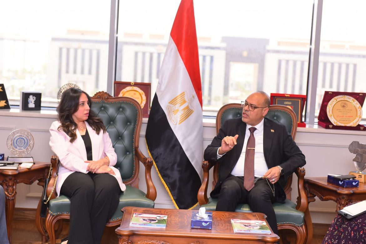 وزير العمل يستعرض مع وفد "إبدأ لتنمية المشروعات" ما تم إنجازه في تطوير 5 مراكز تدريب مهني بالمحافظات