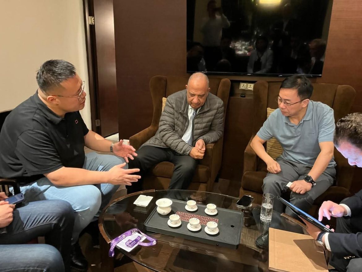 وزير الكهرباء يبحث مع شركة سانجرو "SUNGROW" الصينية إنشاء مصنع لبطاريات تخزين الطاقة والأنظمة الكهربائية في مصر 