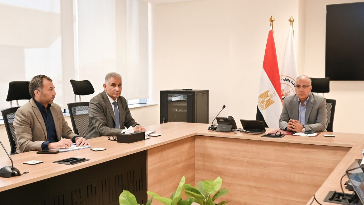 وزير الري يتابع إجراءات رقمنة أعمال قطاع المياه الجوفية وتسهيل إجراءات إصدار التراخيص وزير الري يتابع إجراءات رقمنة أعمال قطاع المياه الجوفية وتسهيل إجراءات إصدار التراخيص