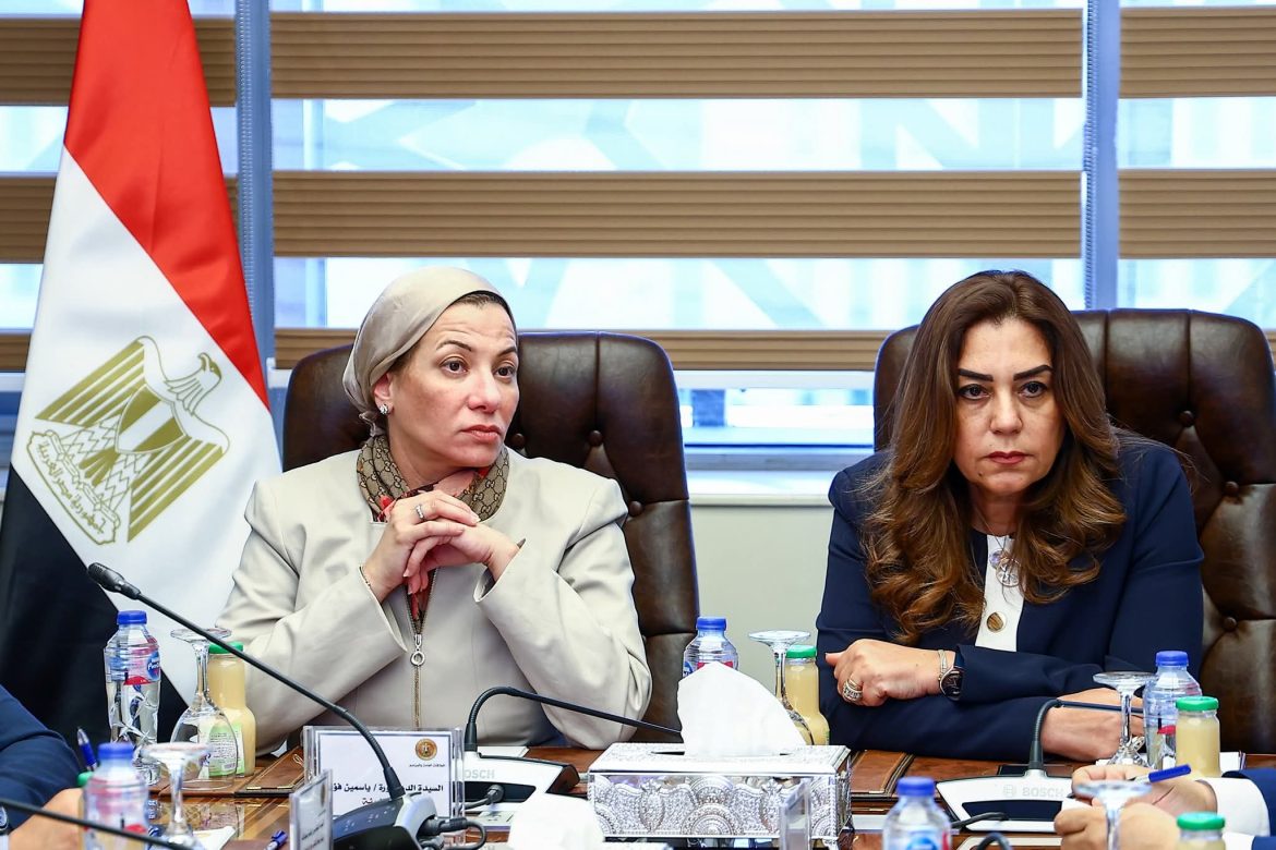 وزيرتا البيئة والتنمية المحلية تبحثان مع مسئولى وزارة الكهرباء مراجعة متحصلات منظومة النظافة من شركات الكهرباء بالمحافظات