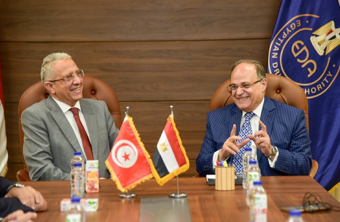 رئيس هيئة الدواء المصرية يعقد اجتماعاً مع وزير الصحة التونسي لتعزيز التكامل في القطاع الدوائي
