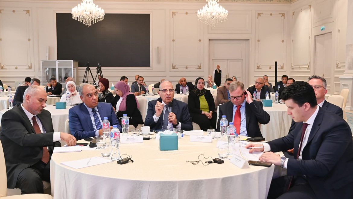 وزير الري يشارك في ورشة عمل مشروع تعزيز مرونة منظومة الري في منطقة قوته بمحافظة الفيوم