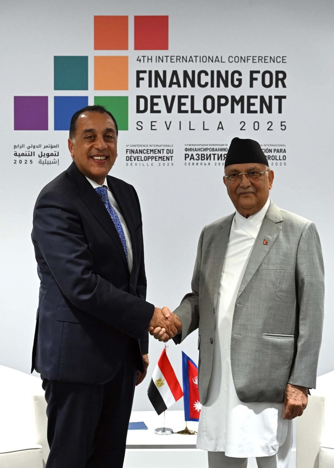 رئيس الوزراء يلتقي رئيس وزراء نيبال في مؤتمر الأمم المتحدة الرابع لتمويل التنمية