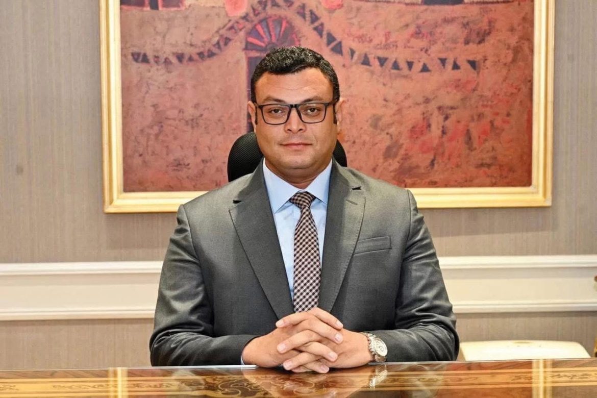 وزير الإسكان يُصدر قرارات إزالة لمخالفات بناء وتعديات بالقاهرة وزير الإسكان يُصدر قرارات إزالة لمخالفات بناء وتعديات بالقاهرة