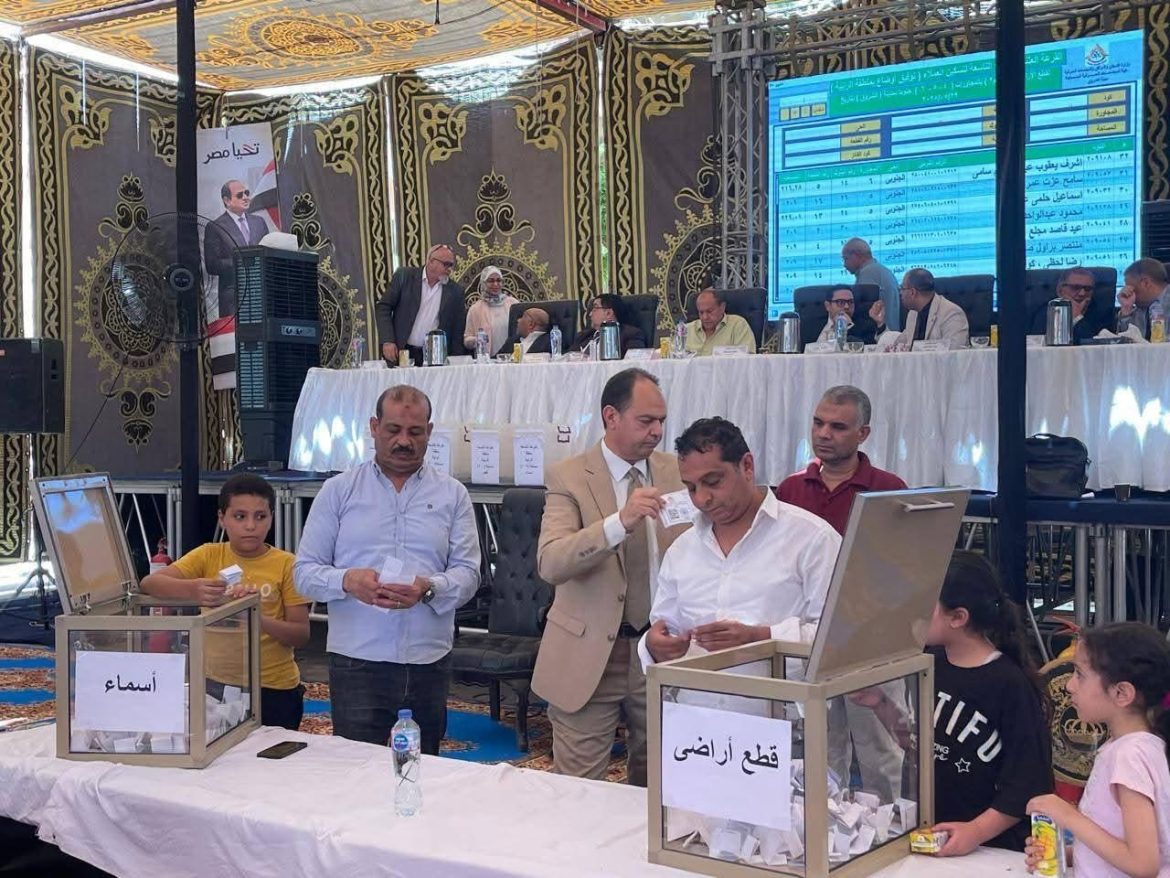 وزير الإسكان: تخصيص 300 قطعة أرض للمواطنين الذين تم توفيق أوضاعهم بالرابية