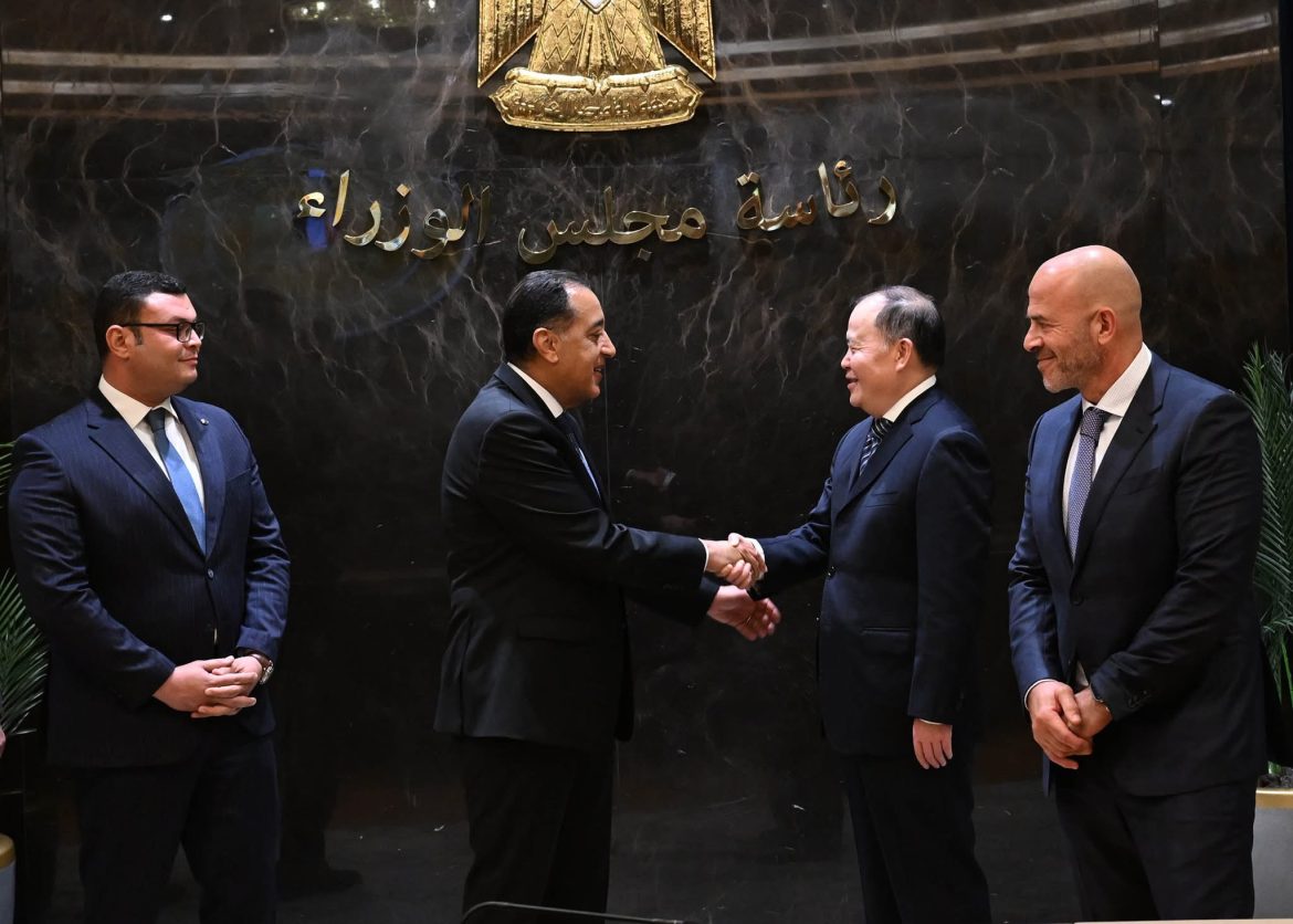 رئيس الوزراء يشهد توقيع اتفاقية تشغيل وصيانة متكاملة لمنطقة الأعمال المركزية (CBD)