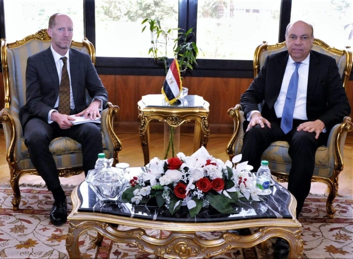 وزير الطيران المدني يلتقي وفد من مسئولى البنك الأوروبي لإعادة الإعمار والتنمية (EBRD)